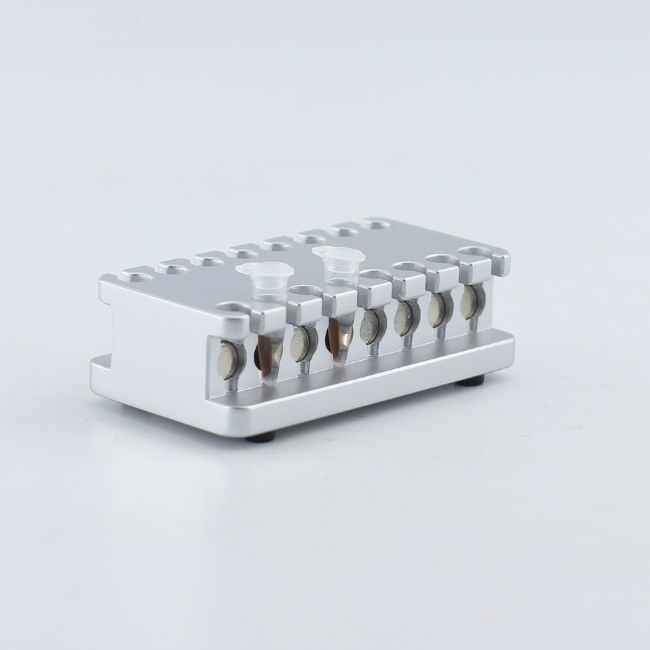 MAG-16-4-P - 1. This magnetic rack is suitable for eight-strip tubes (0.1 ml or 0.2 ml) and s