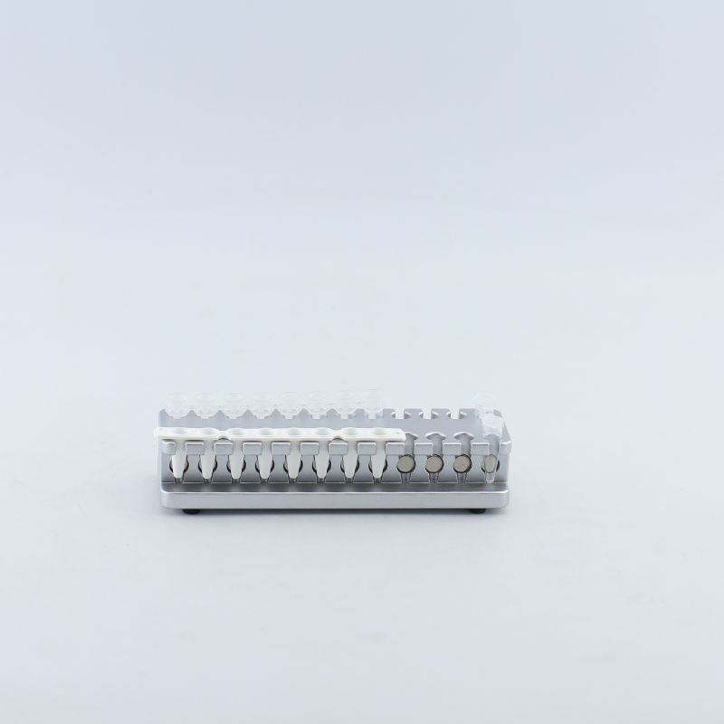 MAG-24-4-C - 1. This magnetic rack is suitable for 12-strip tubes, eight-strip tubes (0.1 ml